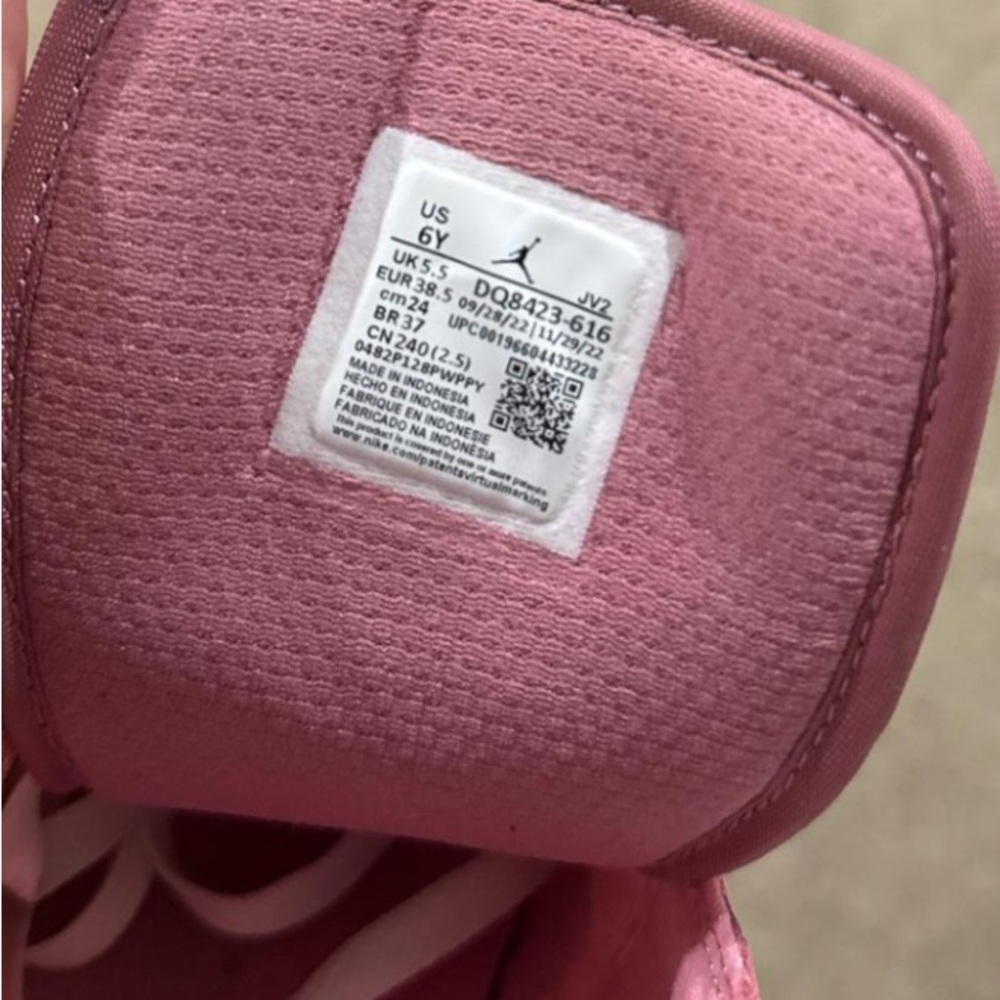 Nike Air Jordan 1 Mid GS Valentine’s Day 2023>Coral Chalk Pink White 7.5 Womens - Picture 2 of 4